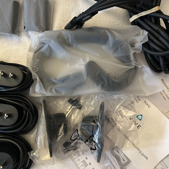 HTC Vive VR Headset Complete Set Full Kit System Virtual Reality for PC With Box - Picture 7 of 12